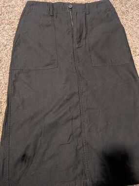 Uniqlo Black Midi Skirt with Front Patch Pockets